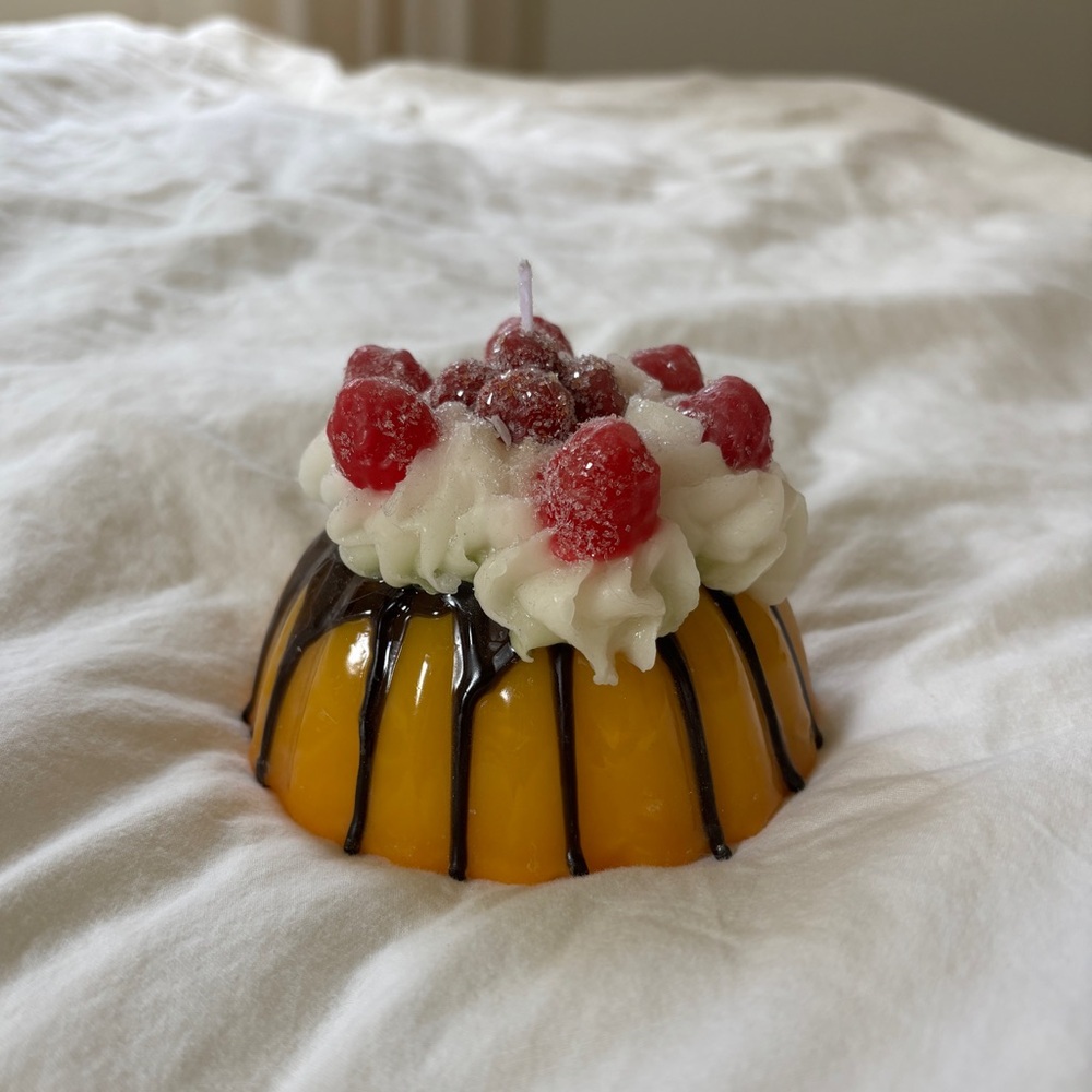 Introna Cupcake Candle